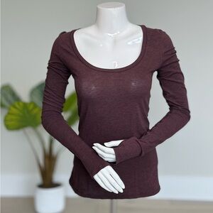 Lululemon burgundy top